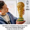 Decoration interieure pop culture avec le grand trophee lego de la coupe du monde