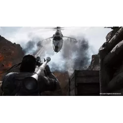 Graphismes PS5 de Naked Snake rampant en camouflage dans la jungle de Tselinoyarsk