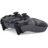 Zoom sur les gachettes adaptatives et les grips de la manette PlayStation 5 camouflage gris