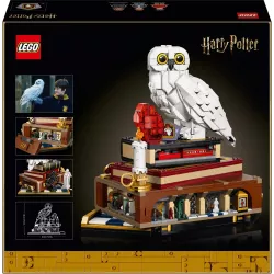 Arriere du packaging LEGO 76466 illustrant les differentes fonctionnalites interactives et le code barre