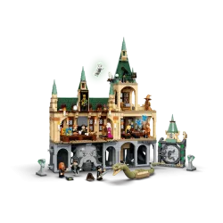 Vue interieure des salles du chateau de Poudlard incluant la Grande Salle et le bureau de Dumbledore LEGO