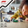 Les deux voitures F1 LEGO positionnees sur la grille de depart sous les feux du circuit