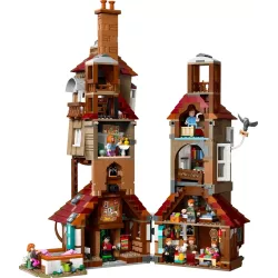 Vue intérieure des etages de la maison des Weasley avec la cuisine et les chambres LEGO