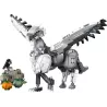 Grande figurine en briques LEGO de l hippogriffe Buck avec ses ailes ouvertes en position de vol