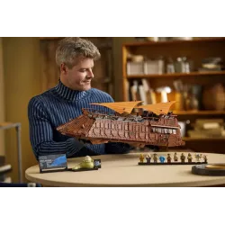 Interieur detaille de la barge de Jabba avec le salon la cuisine et les cellules LEGO