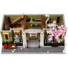 Squelette de dinosaure Brachiosaure en briques a l interieur du musée LEGO 10326