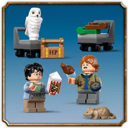 Figurines LEGO de Harry Potter et Ron Weasley enfants devant le mur de la gare de Kings Cross