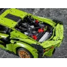 Detail du moteur V12 a pistons mobiles et du mecanisme de la boite de vitesses du set LEGO 42115
