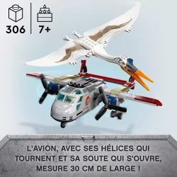 Avion cargo LEGO avec helices tournantes et moteurs detachetables sous l attaque