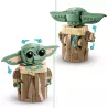 Modele d exposition LEGO Grogu The Mandalorian pose sur un meuble en decoration