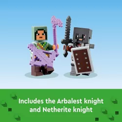 Figurines des chevaliers en armure face a la creature Warden du set LEGO 21246