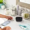 Etiqueteuse Dymo LetraTag 200B utilisee pour organiser des bocaux et classeurs de bureau