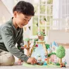 Mise en scene des figurines Sylvanian Families explorant la grotte secrete et la cascade toboggan