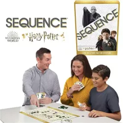 Partie du jeu de societe Sequence Harry Potter en cours avec les cartes et les jetons alignes sur le plateau
