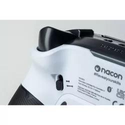 Vue arriere de la manette nacon revolution 5 pro avec palettes et boutons configurables