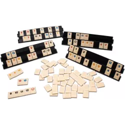Gros plan sur les plaques de chiffres et la plaque Joker du jeu Rummikub Classique Goliath