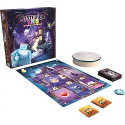 Vue d ensemble du plateau manoir du tambourin en bois et des cartes du jeu Mysterium Kids