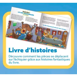 Gros plan sur le livre d histoires illustre et les cartes de mini jeux du jeu L histoire du Roi des echecs