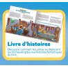 Gros plan sur le livre d histoires illustre et les cartes de mini jeux du jeu L histoire du Roi des echecs